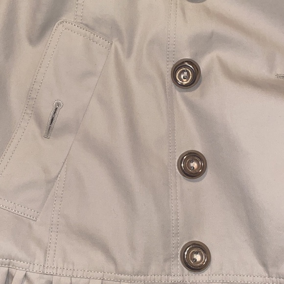 Rare Burberry Trench Khaki with silver buttons and back hem ruffle sz 10 - Picture 4 of 16